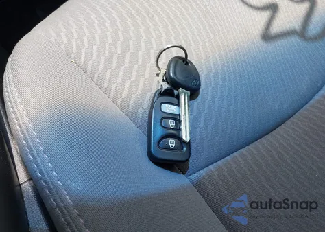 2015 Hyundai Elantra Se z USA, uszkodzony, nr VIN 5NPDH4AE8FH633501